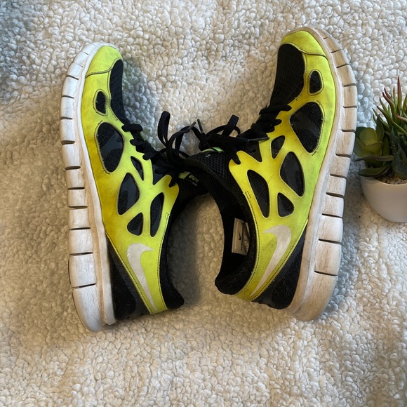 Nike sneakers size 10 - Picture 4 of 9